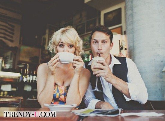 Мужчина и женщина в кафе
