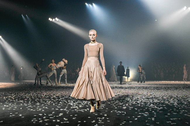 Модная женская одежда из коллекции Christian Dior весна-лето 2019