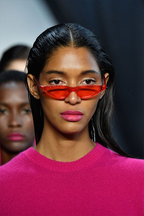 Модные очки в треугольной оправе от Sally Lapointe весна-лето 2019