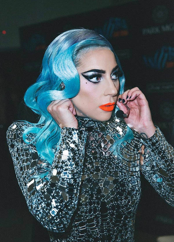 Lady Gaga обожает эксперименты с укладкой и цветом волос