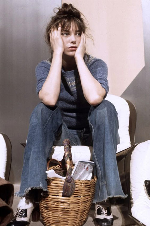Джейн Биркин в джинсах и с плетенной корзинкой
