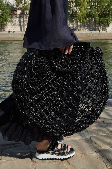 Круглая сумка с плетением из коллекции весна 2022 Chloé