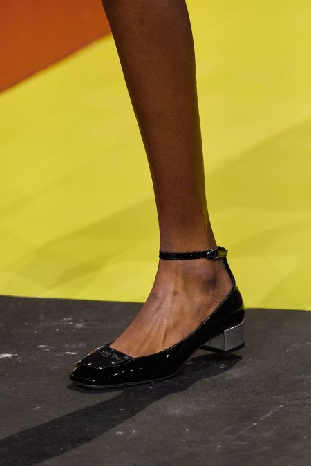 Туфли с ремешком на щиколотке будут в моде весной 2022