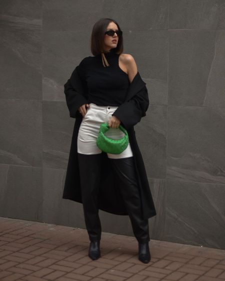 Блогерка Алина Френдий. Образ с белыми шортами 