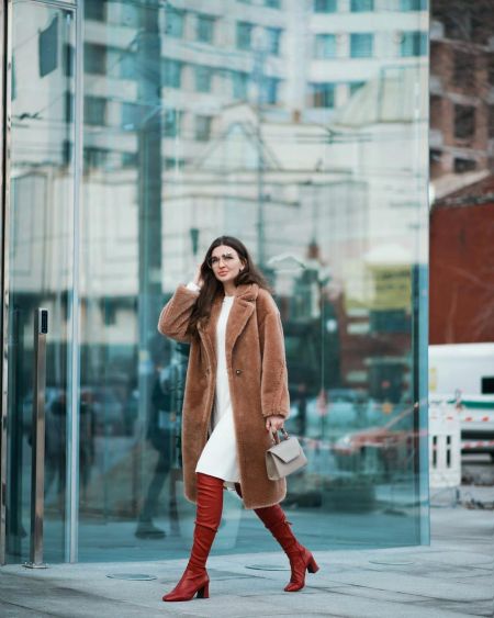 Блогеры о модной одежде - Каменская в плюшевой шубе и в красных сапогах 