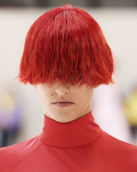 Яркие красные волосы. Коллекция весна-лето Loewe