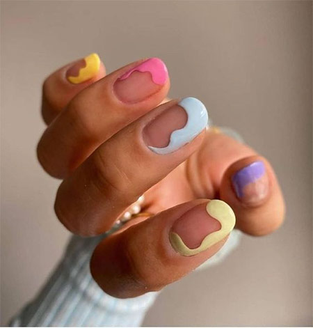 Разноцветные волны на ногтях