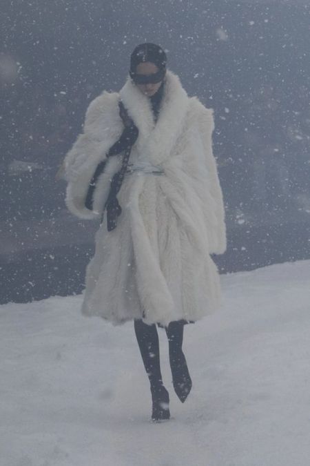 Модная верхняя одежда на зиму 2023. Коллекция Balenciaga