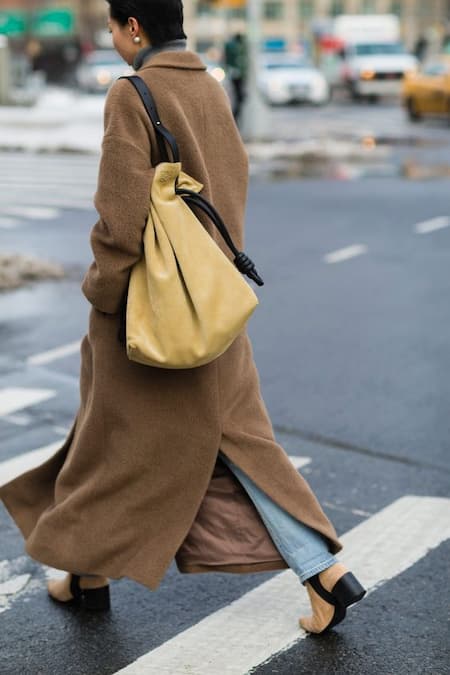 Желтая сумка-мешок в стиле бохо